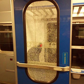 /images/5/0/50-treno-regionale-danneggiato-12.jpeg