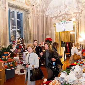 /images/5/3/53-foto-mercato-nataleperfile-2014---3.jpg