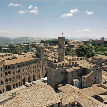 /images/9/4/94-volterra-dall-alto.jpeg